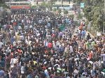 Et une manifestation au Bangladesh, ça rassemble du monde... Photo Jef Van Hecken (15/18)