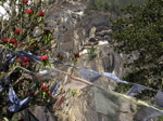 Niché à flanc de montagne, ce monastère s'atteint au terme d'une marche ardue