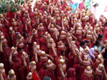 Procession de femmes pour l’installation de nouvelles idoles dans un temple hindou. New Delhi