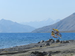 D'une longueur de 134 km, le lac est situé partie en Inde, au Ladakh, partie en Chine, au Tibet (2/21)