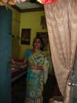 Jyoti Urade, une habitante du slum. Avant d'avoir l'eau 24h/24, elle passait trois heures par jour à aller en chercher à une pompe commune.